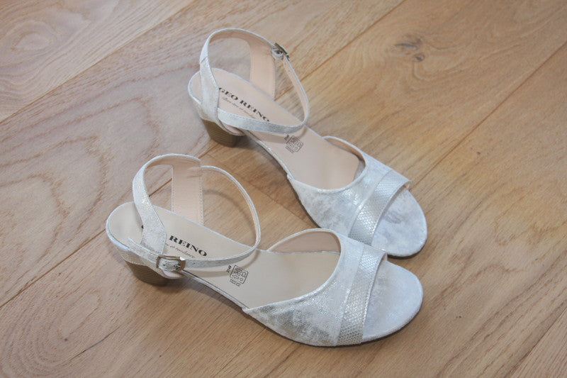 Sandales à talon gris argent Saldabe