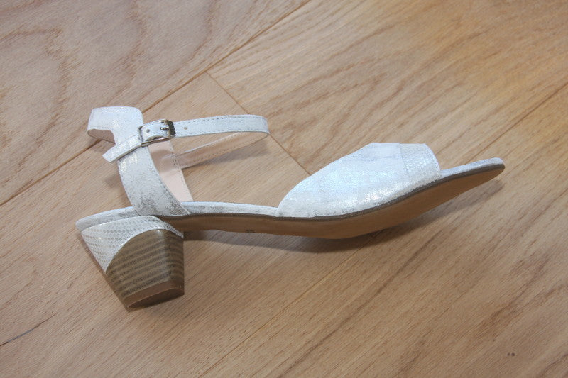 Sandales à talon gris argent Saldabe
