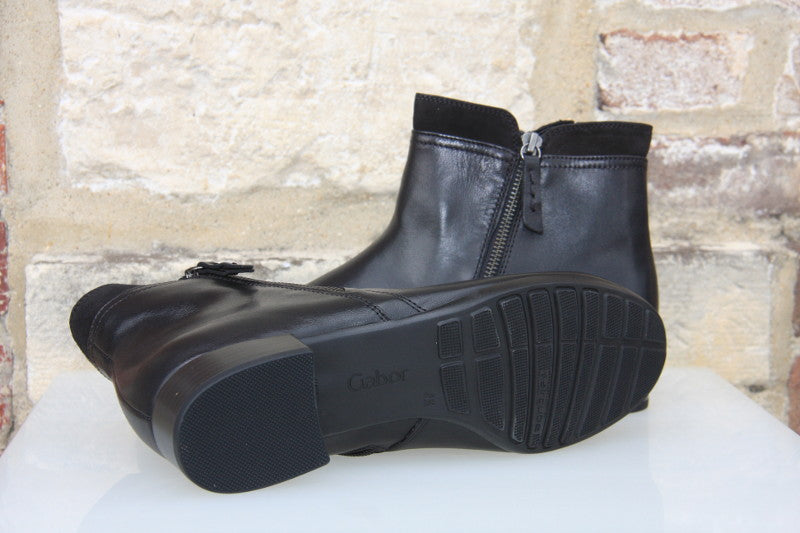 Boots petit talon en cuir noir Marina