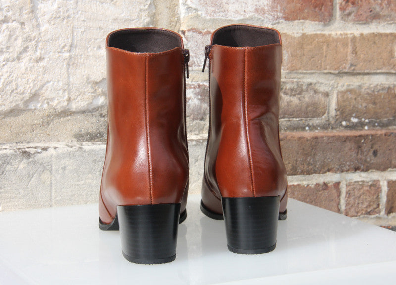 Bottines en cuir camel à talon moyen Dune