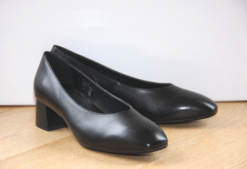 Escarpins en cuir noir talon moyen Promesse