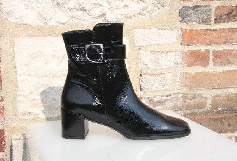 Bottines vernies en cuir noir Retro