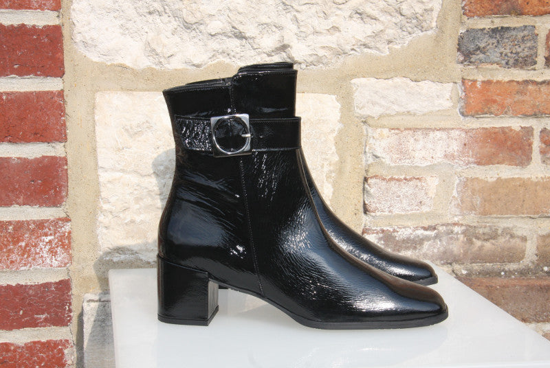 Bottines vernies en cuir noir Retro