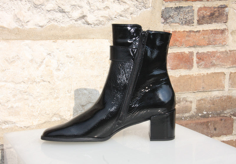 Bottines vernies en cuir noir Retro