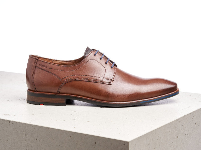 Chaussures basses en cuir marron Don
