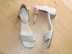 Sandales à talon en cuir velours beige Romy