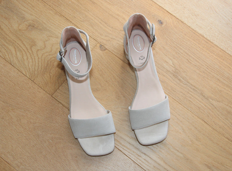 Sandales à talon en cuir velours beige Romy
