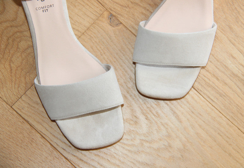 Sandales à talon en cuir velours beige Romy