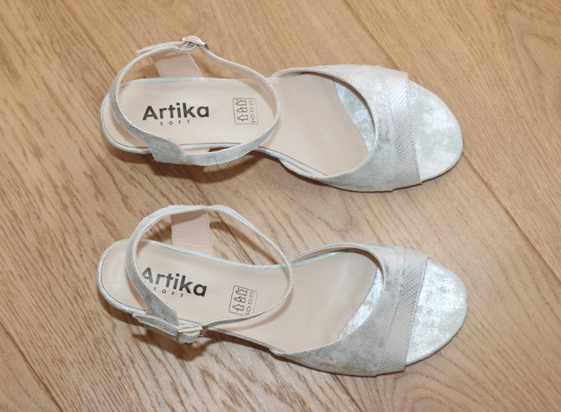 Sandales à talon Saldabe en cuir gris argent