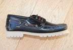 Chaussures bateau en cuir noir sur semelle épaisse