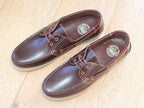 Chaussures bateau classiques en cuir marron