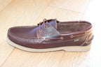 Chaussures bateau classiques en cuir marron