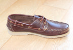Chaussures bateau classiques en cuir marron