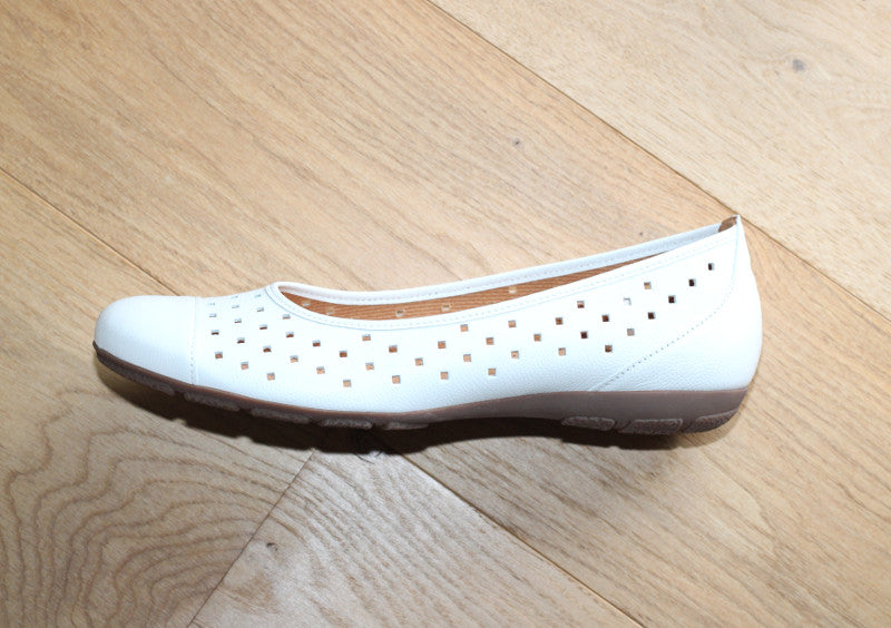 Ballerine ajourées Gabor en cuir blanc