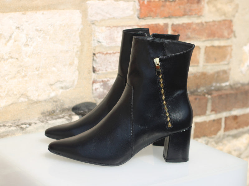 Bottines en cuir noir à bout pointu Twist