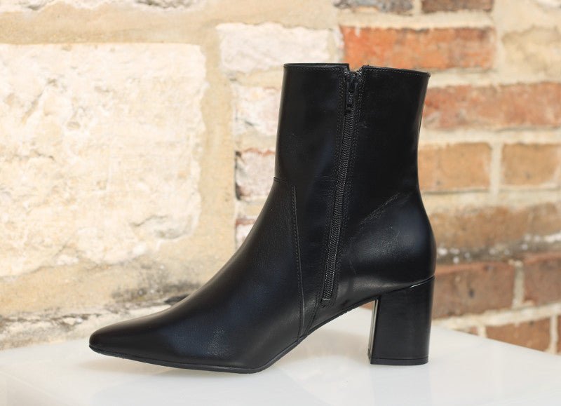 Bottines en cuir noir à bout pointu Twist