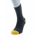Chaussettes en coton coloris gris talon et pointe jaune
