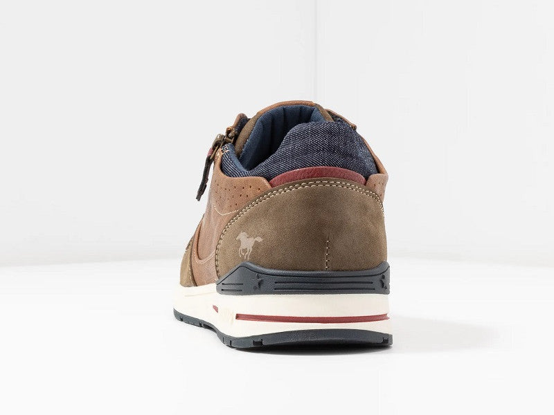 Chaussures sneakers marron de Mustang