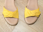 Sandales à talon compensé Gabor en cuir velours jaune Safran