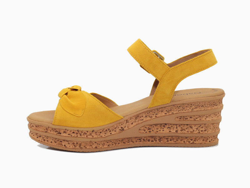 Sandales à talon compensé Gabor en cuir velours jaune Safran