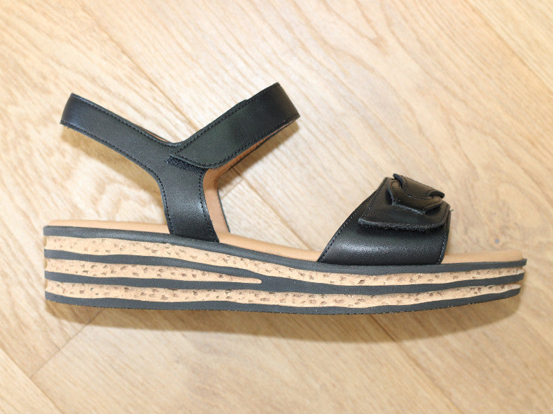 Sandales en cuir noir Gabor et petit compensé