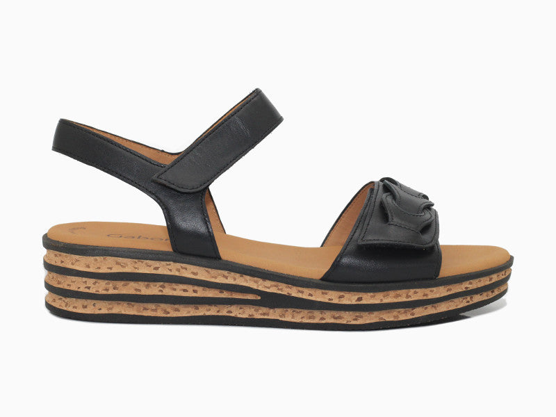 Sandales en cuir noir Gabor et petit compensé