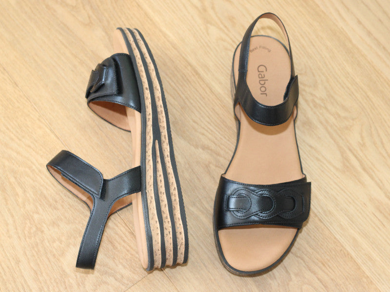 Sandales en cuir noir Gabor et petit compensé