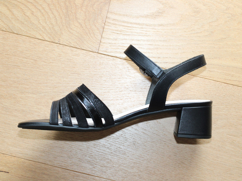 Sandales habillées Gabor en cuir et vernis noir Chabada