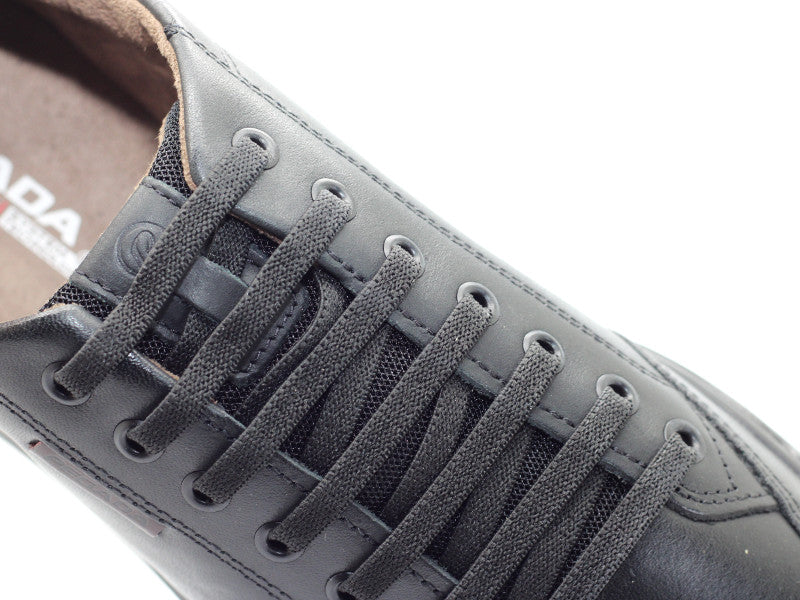 Baskets basses en cuir noir semelle noire
