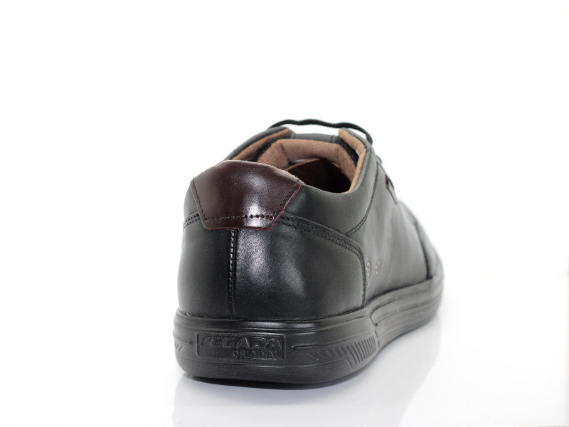 Baskets basses en cuir noir semelle noire