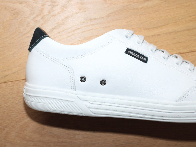Baskets basses en cuir blanc Pegada