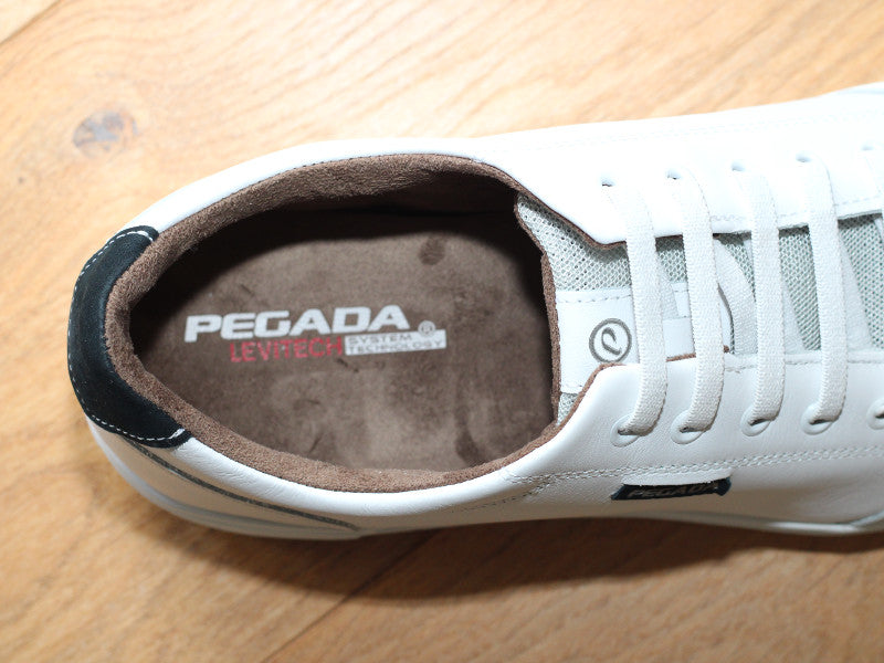 Baskets basses en cuir blanc Pegada
