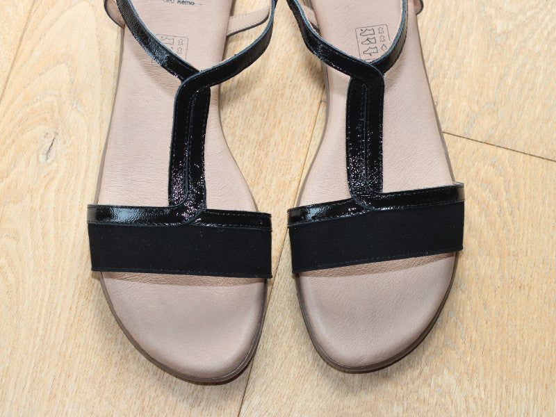Sandales plates Geo Reino en cuir et verni noir