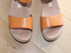 Sandales à talon esprit sabot en cuir orange