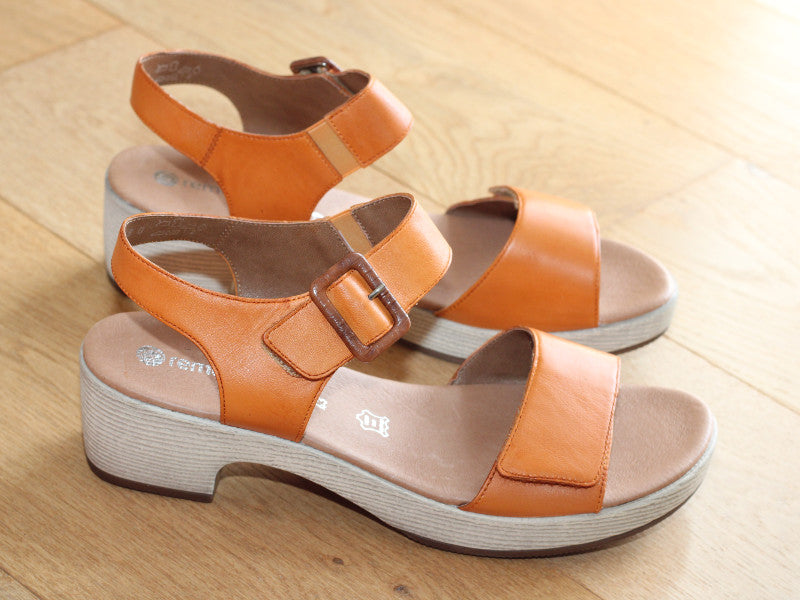 Sandales à talon esprit sabot en cuir orange