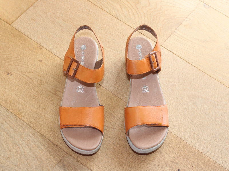 Sandales à talon esprit sabot en cuir orange