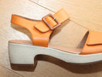 Sandales à talon esprit sabot en cuir orange