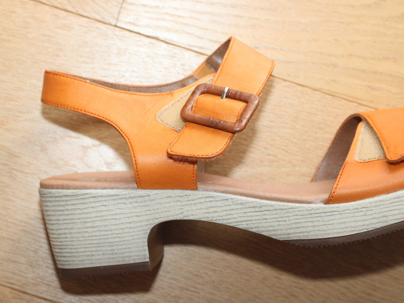 Sandales à talon esprit sabot en cuir orange