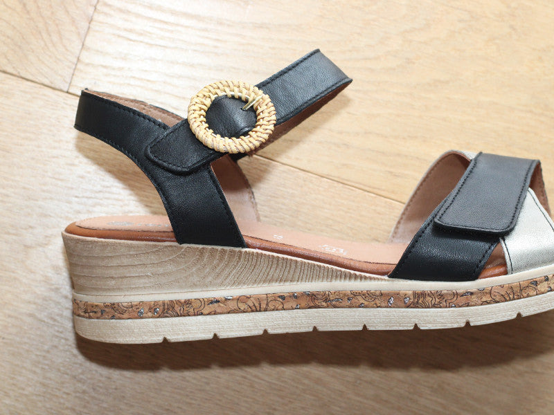 Sandales à talon compensé en cuir noir et gris argent