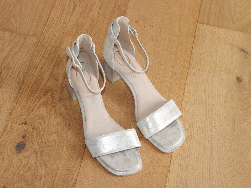 Sandales à talon en cuir doré Romy