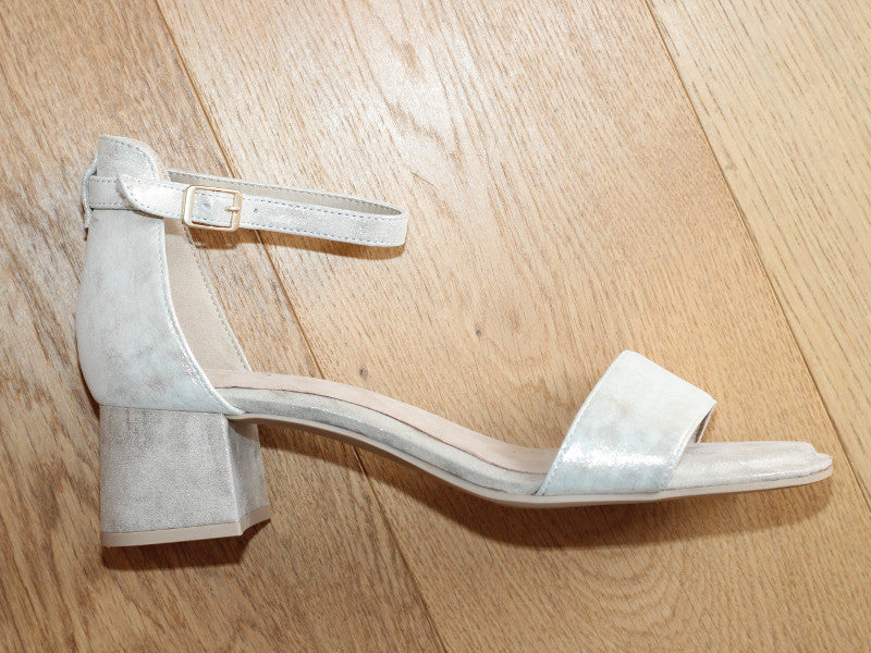 Sandales à talon en cuir doré Romy