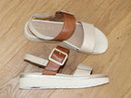 Sandales en cuir bicolore beige et camel Tamaris