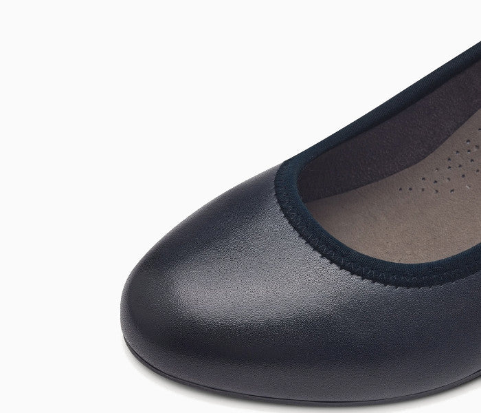 Escarpins petit talon Tamaris en cuir bleu marine