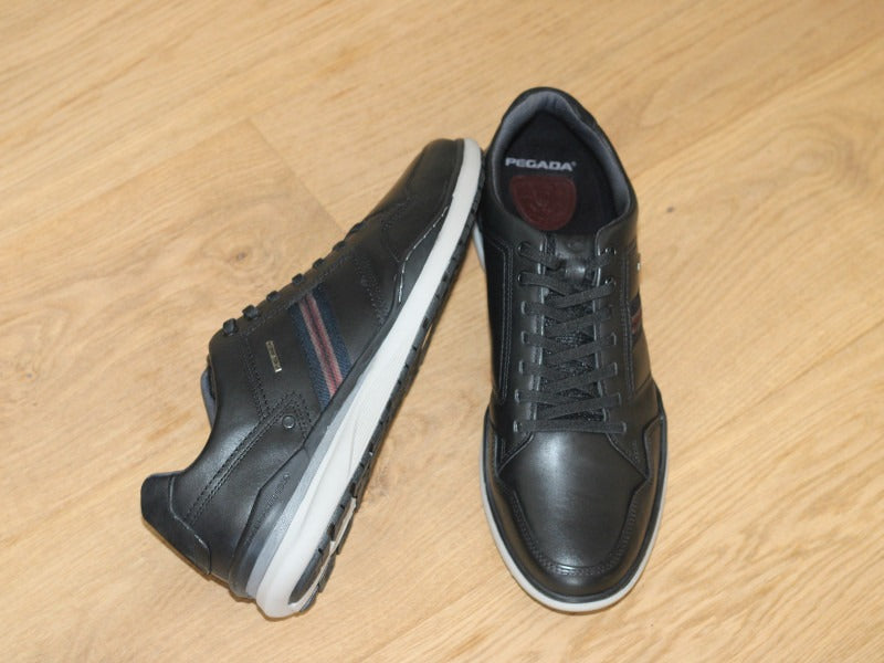 Sneakers Pegada en cuir noir