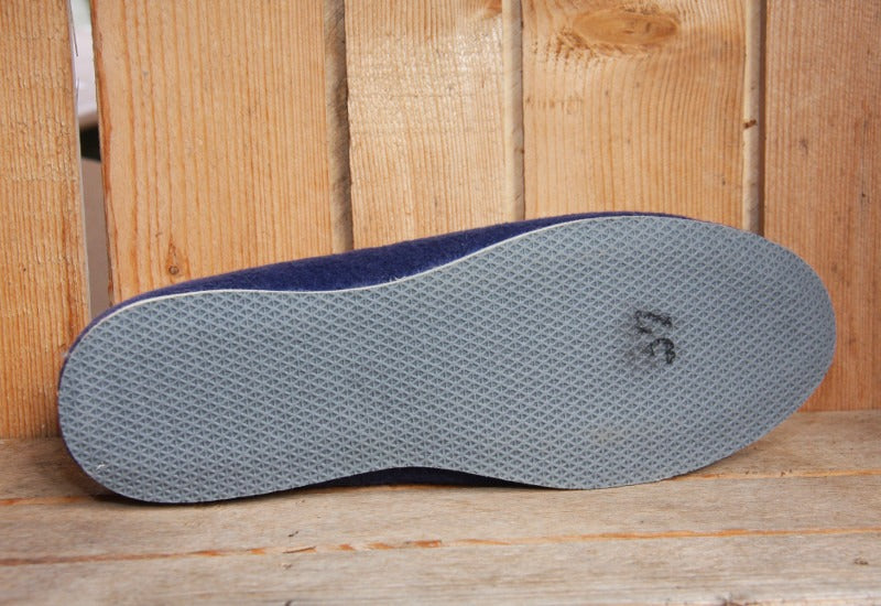 Charentaises traditionnelles en laine unie bleu marine