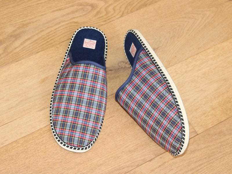 Mules en tissus écossais bleu marine