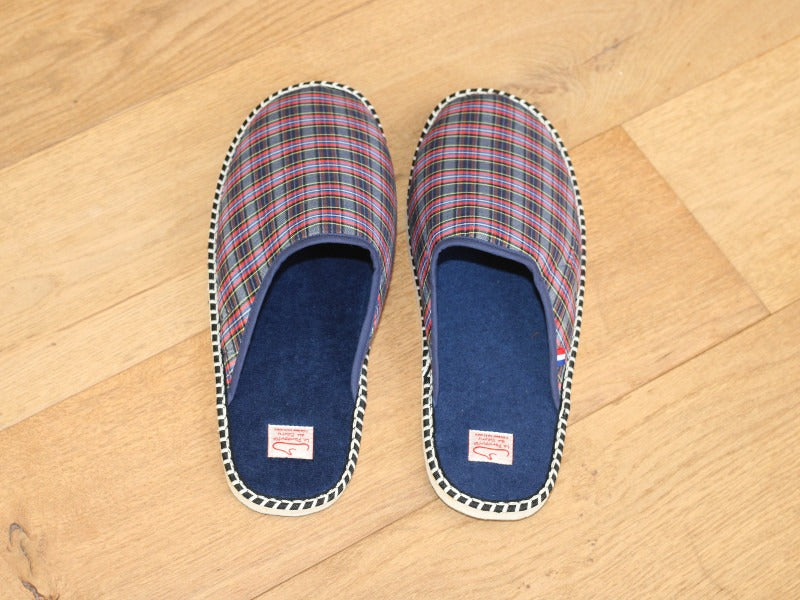 Mules en tissus écossais bleu marine