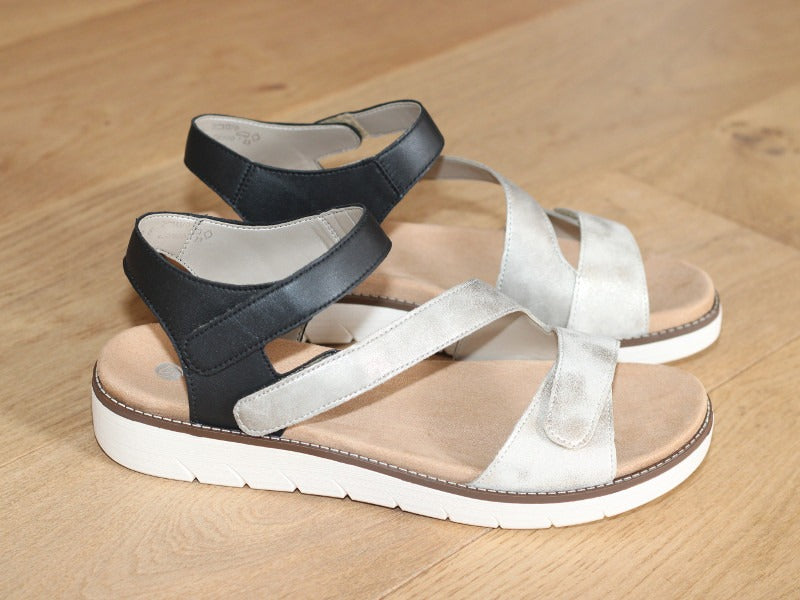 Sandales 3 brides en cuir noir et doré