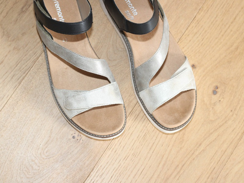 Sandales 3 brides en cuir noir et doré