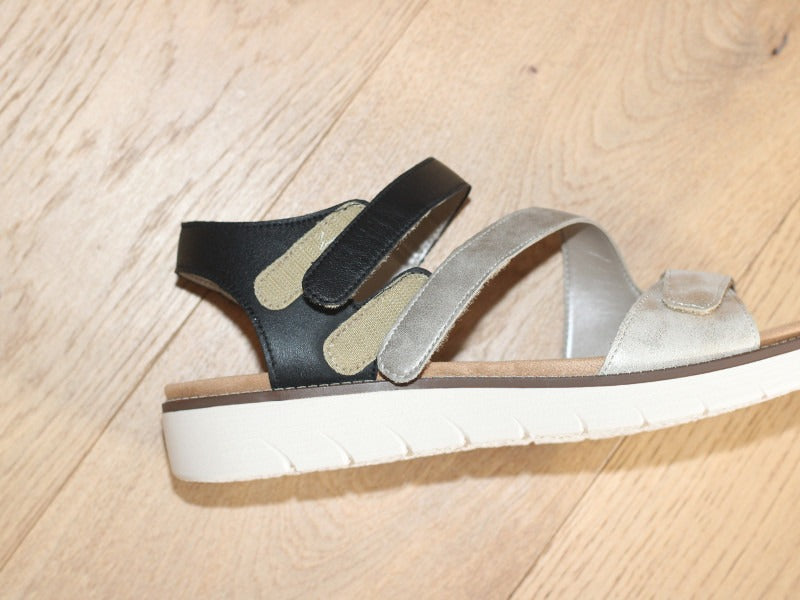 Sandales 3 brides en cuir noir et doré